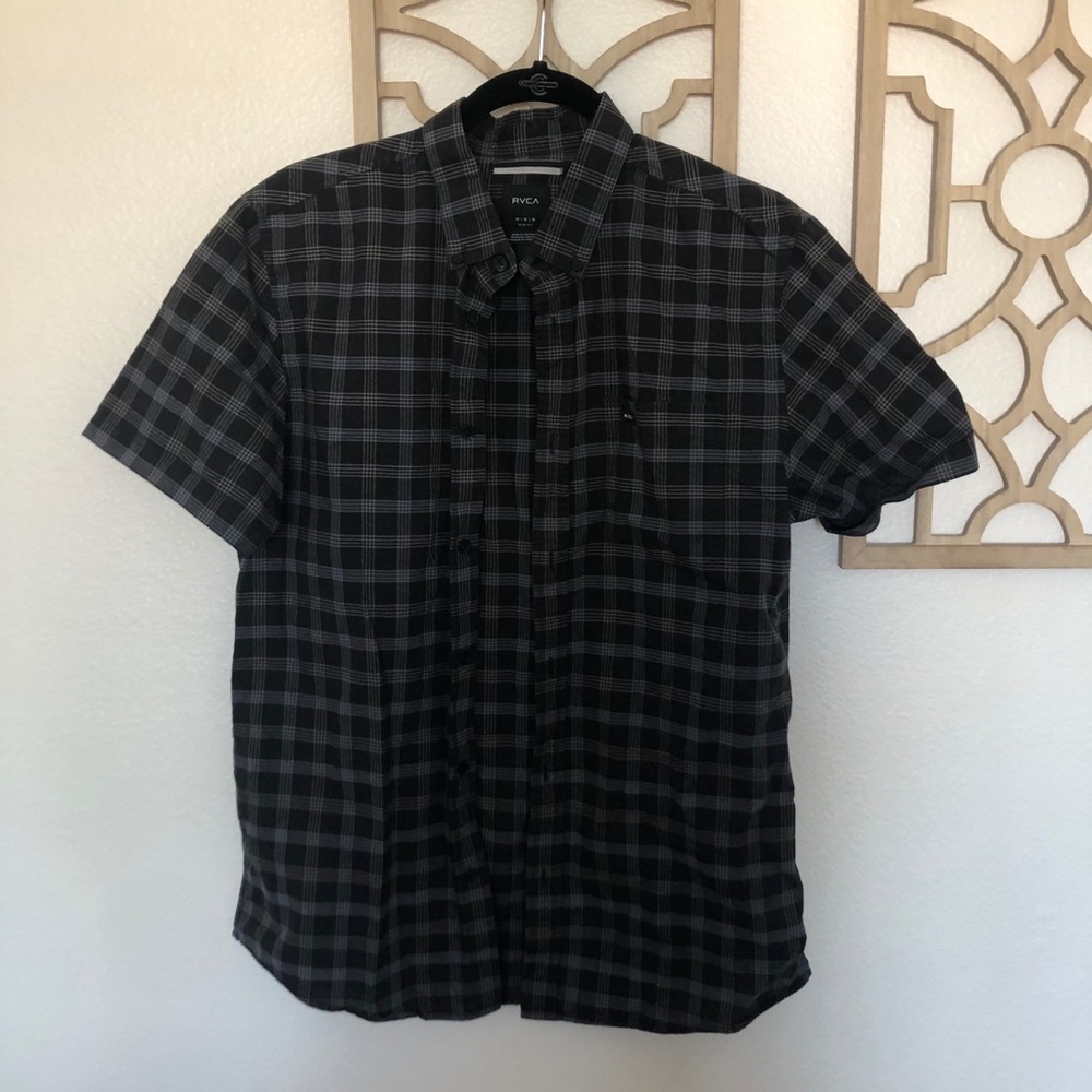 Men’s RVCA short sleeve button up plaid